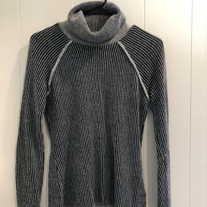 Sweater with stripe texture
